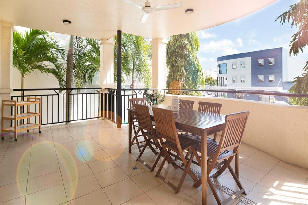 1200-1bed-2bed-regency-cairns-accommodation2