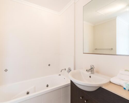 1200-1bed-2bed-regency-cairns-accommodation4