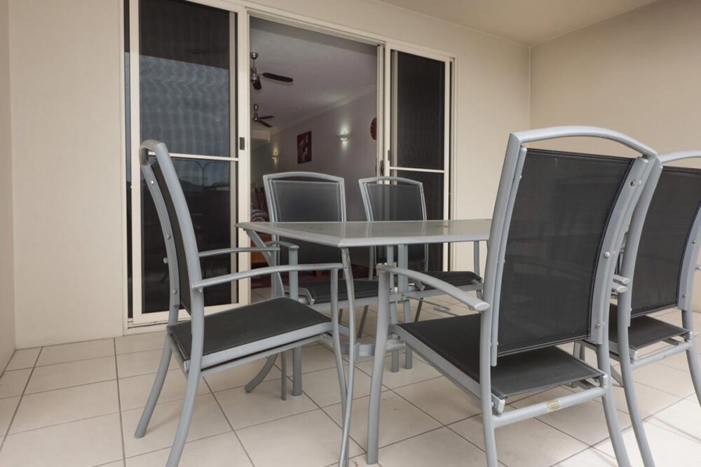 1200-2bed-claredon-cairns-accommodation1