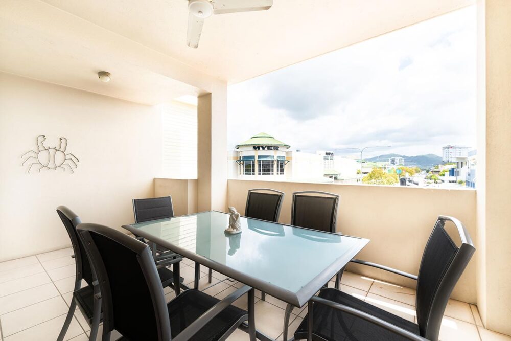 1200-2bed-claredon-cairns-accommodation2