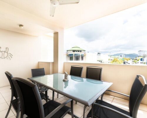 1200-2bed-claredon-cairns-accommodation2