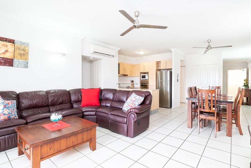 1200-2bed-claredon-cairns-accommodation3