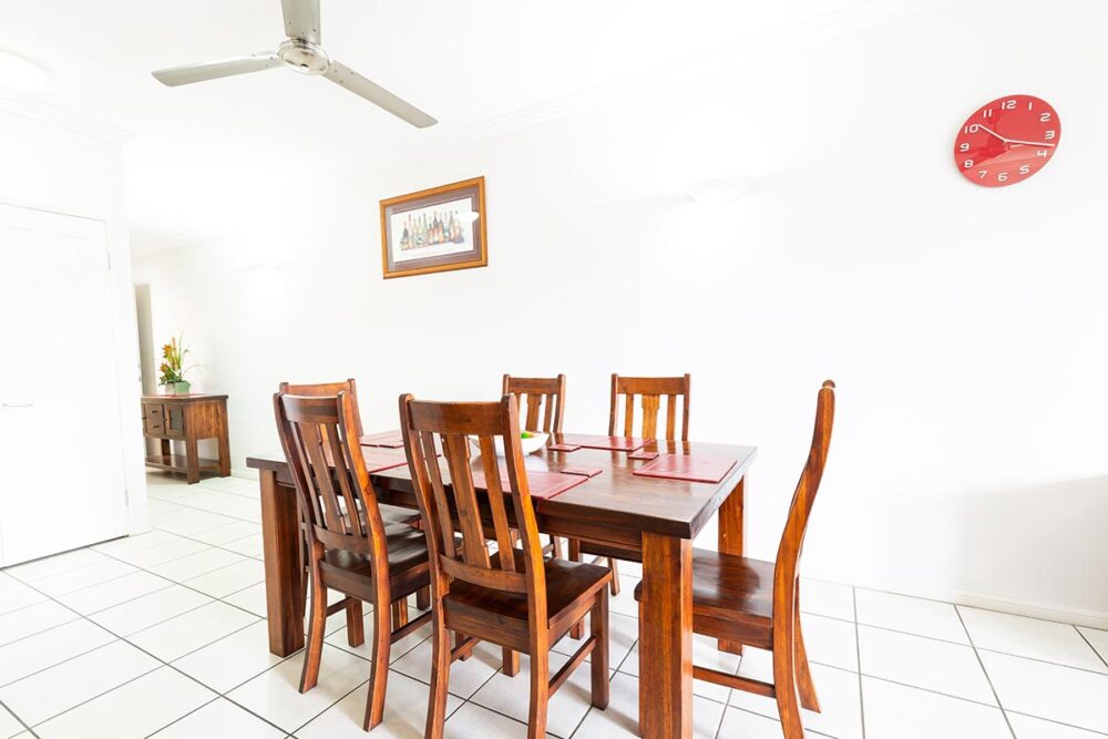 1200-2bed-claredon-cairns-accommodation4