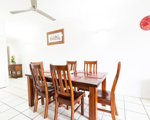 1200-2bed-claredon-cairns-accommodation4