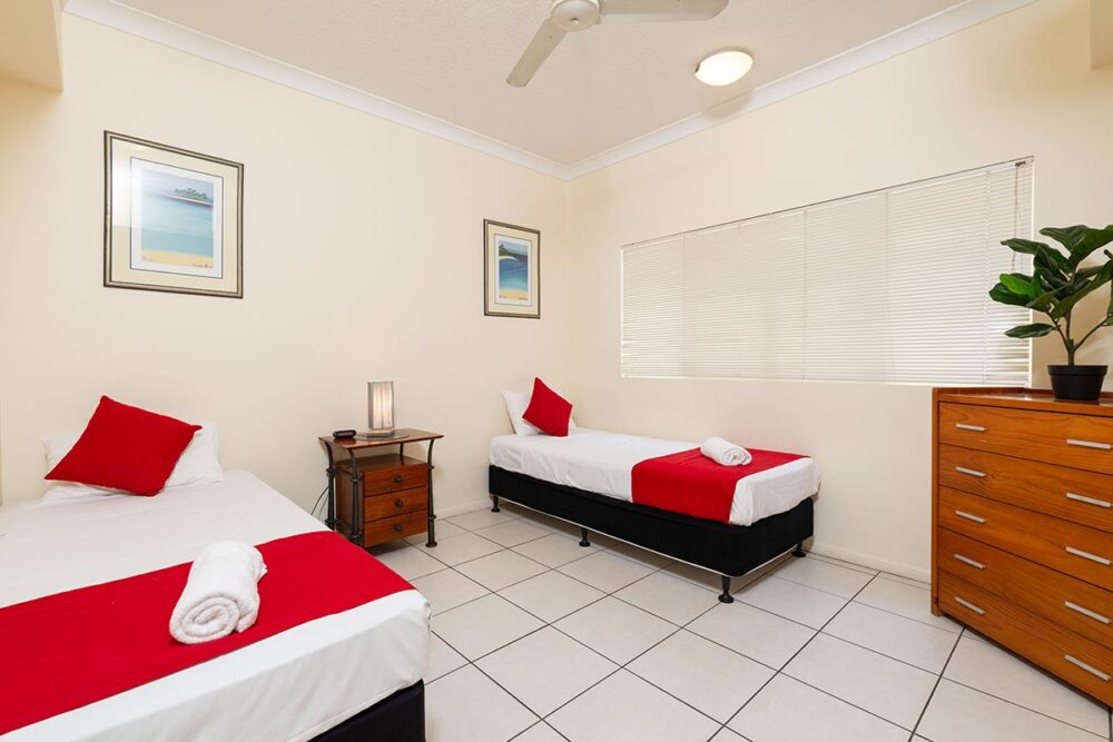 1200-3bed-claredon-cairns-accommodation12