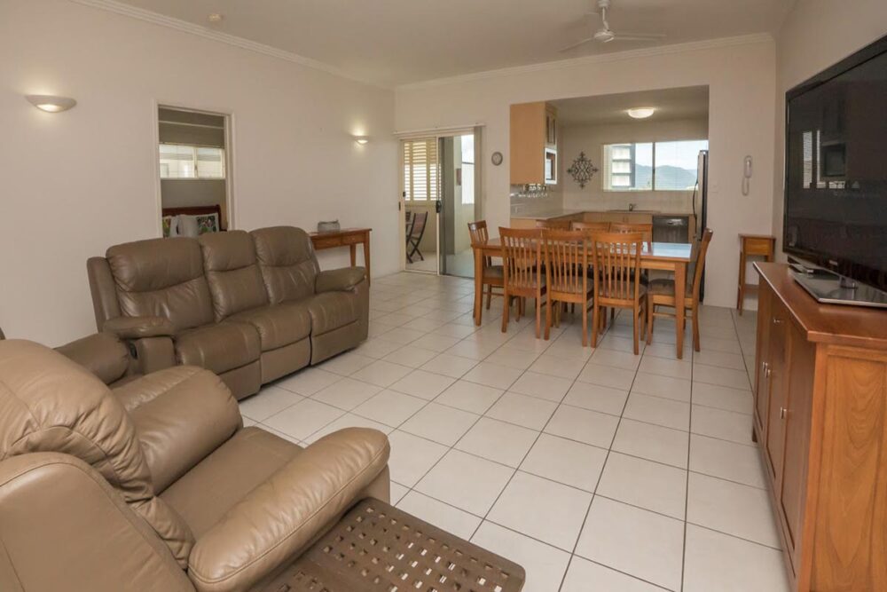 1200-3bed-claredon-cairns-accommodation15