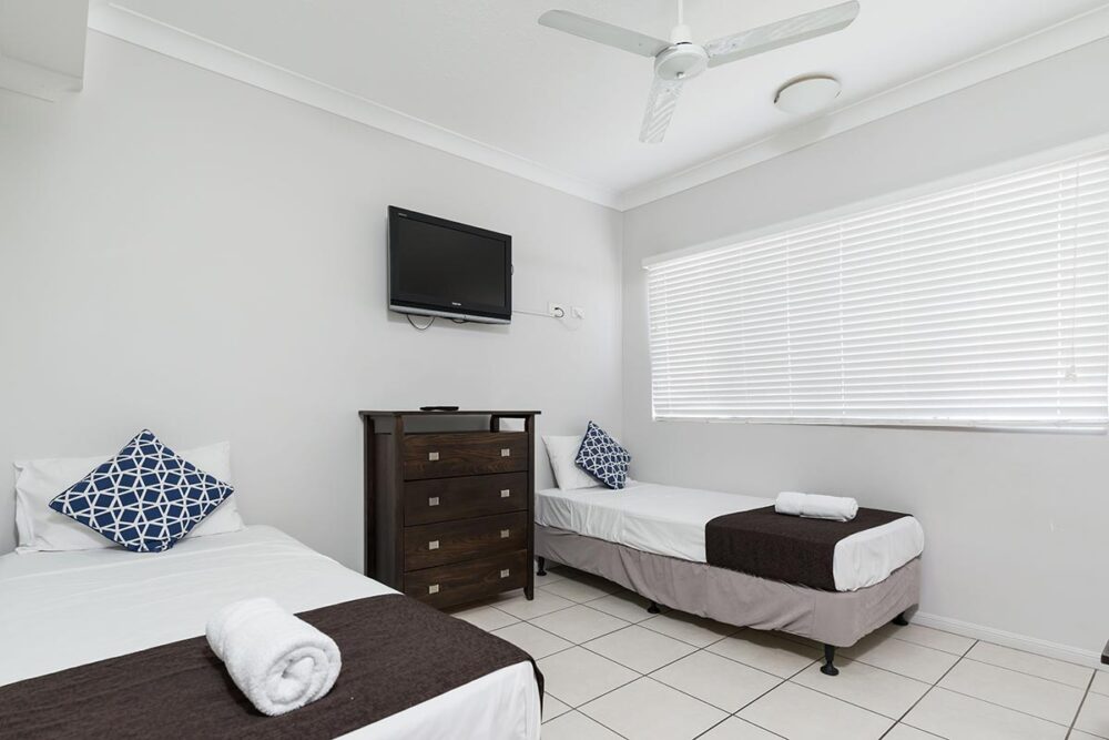 1200-3bed-claredon-cairns-accommodation19
