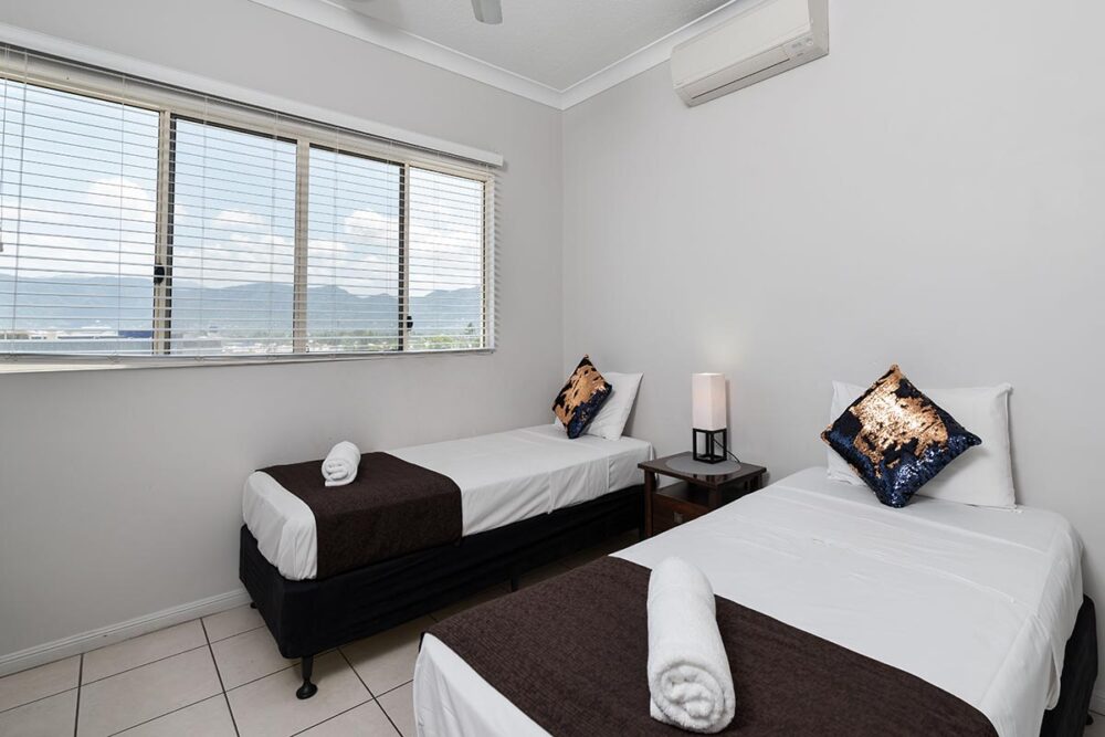 1200-3bed-claredon-cairns-accommodation25