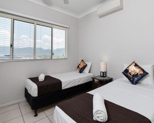 1200-3bed-claredon-cairns-accommodation25