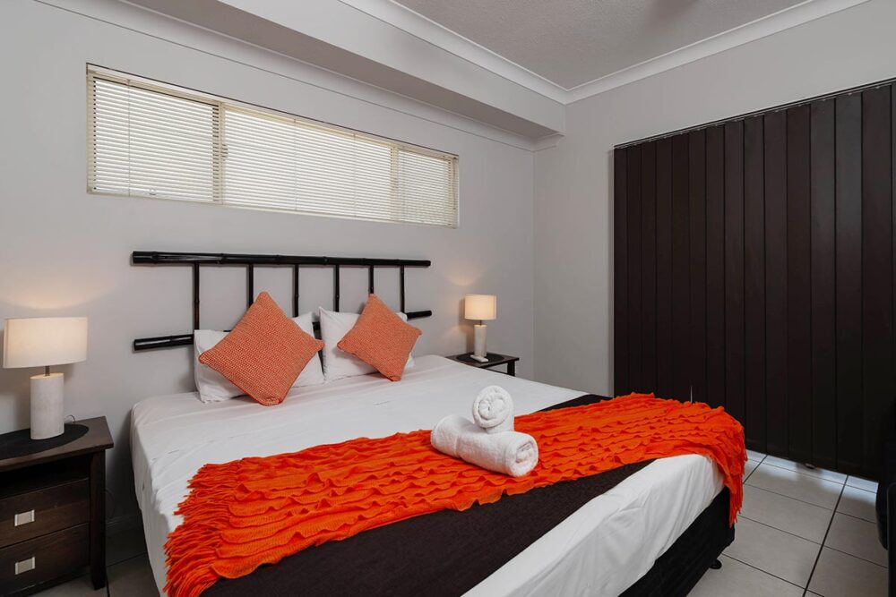 1200-3bed-claredon-cairns-accommodation26